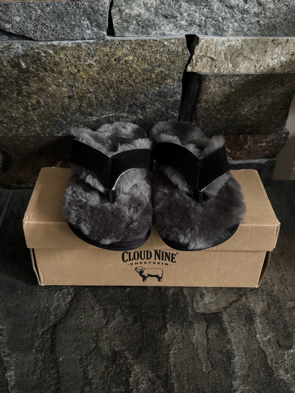 NEW CloudNine Sheepskin Flip Flop Slippers